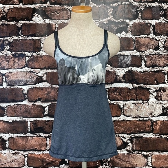 Lululemon Tank Top Women's 6 Grey Built-in Bra Sleeveless Athletic Top - Picture 5 of 15